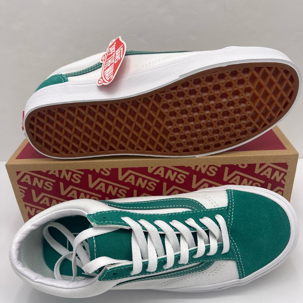 Vans Men’s Style 36 'Classic Sport - Cadmium Green Sneakers
VN0A54F69YE
Stylish - Picture 4 of 16